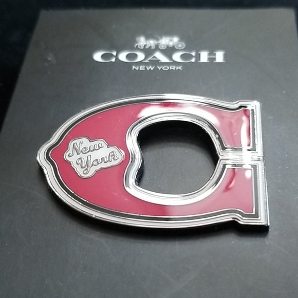 Coach pin - Picture 2 of 3